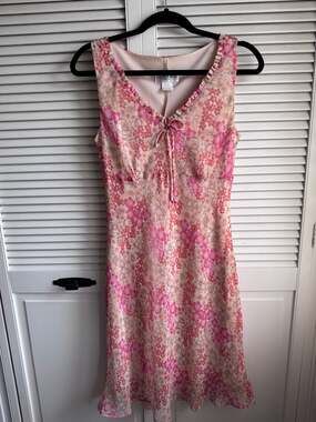 Alyn Paige Vintage 90s Pink Floral Sleeveless Ruffle V-Neck Midi Dress